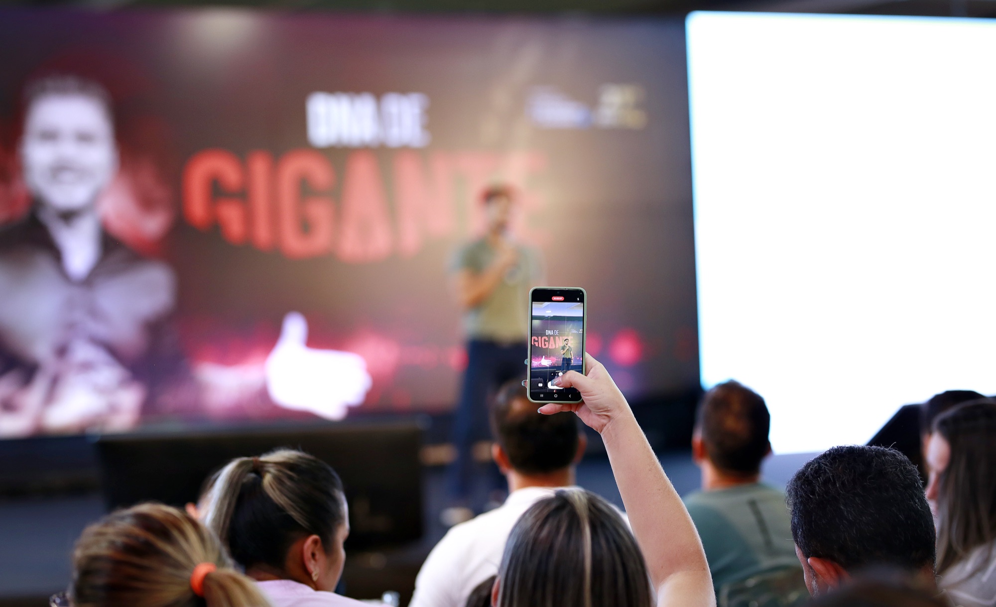 Antonio Sena palestrando no DNA de Gigantes